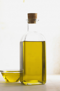 bouteille d'huile: huile de colza, huile d'olive